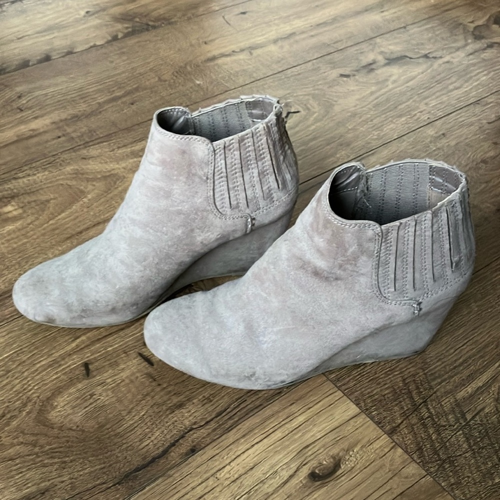 Dolcetta Suede Wedges Women’s Size 8 Shoes